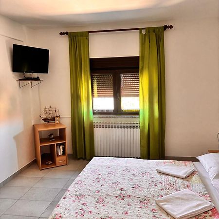 Appartement Ruza I Natalija à Karlobag Extérieur photo