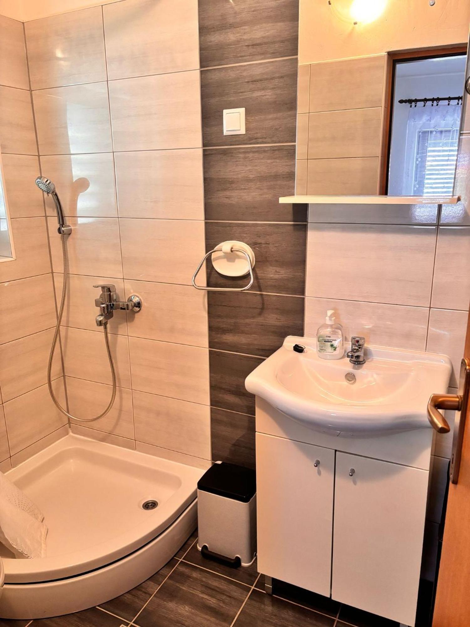 Appartement Ruza I Natalija à Karlobag Chambre photo