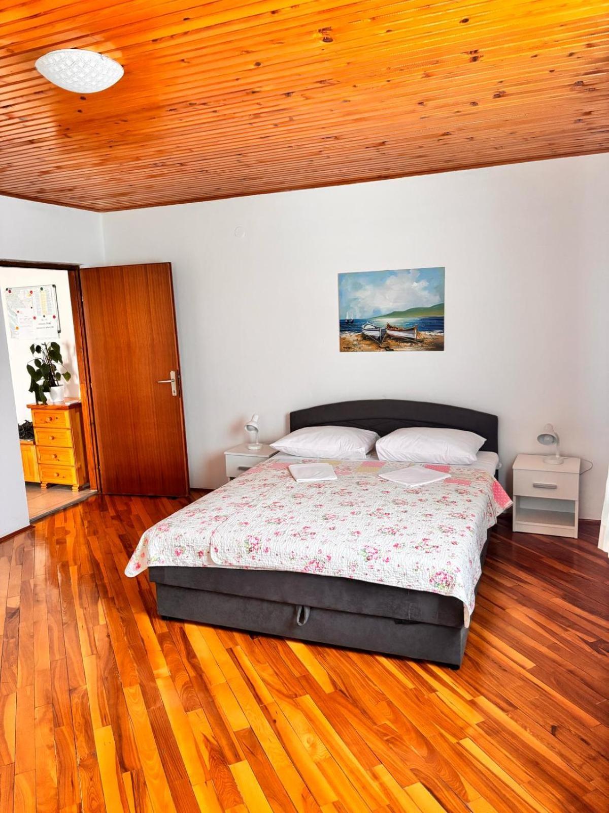 Appartement Ruza I Natalija à Karlobag Extérieur photo