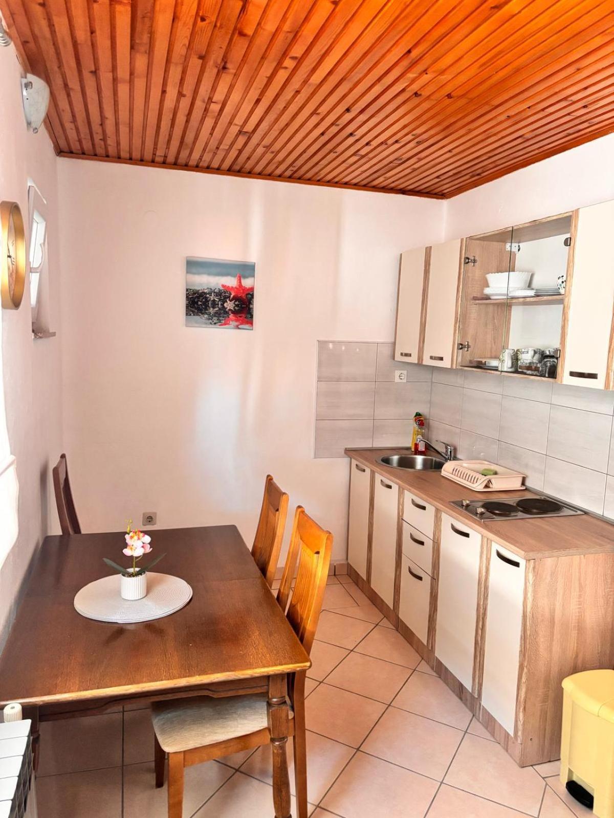 Appartement Ruza I Natalija à Karlobag Chambre photo